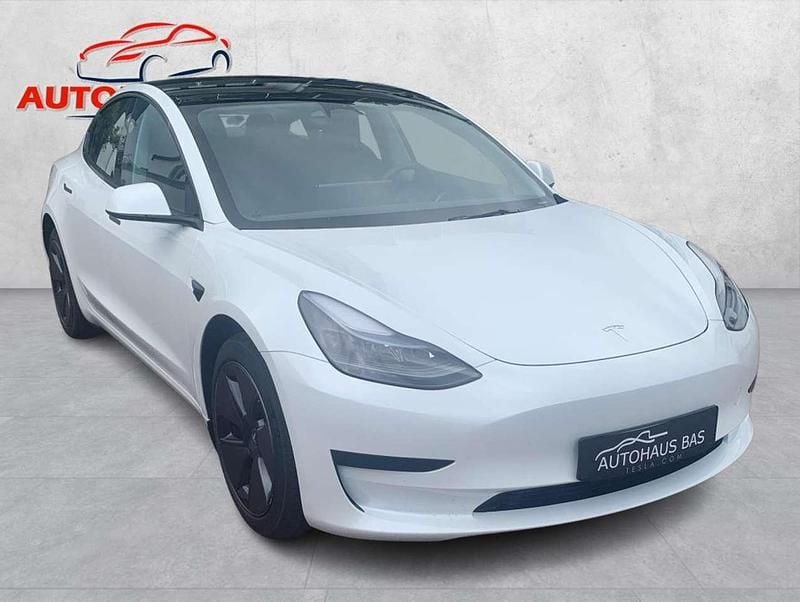 Gebraucht Tesla Model 3 Standard Range 208 kW (283 PS) 2022 Pearl white multicoat Limousine