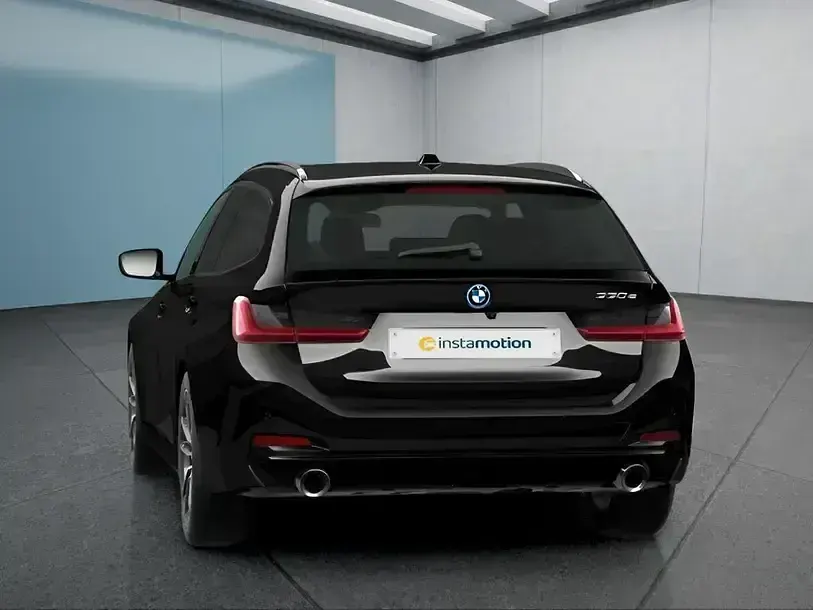 Gebraucht BMW 330e 292 PS (214 kW) 2025 Schwarz Limousine