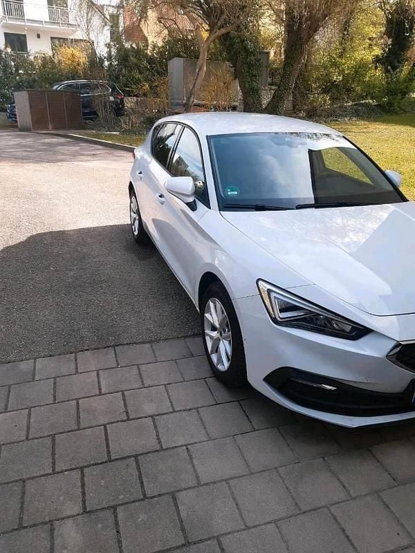 Gebraucht Seat Leon Style 131 PS (96 kW) 2021 Weiß Limousine