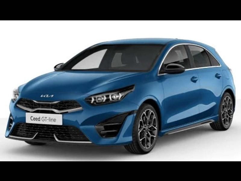 Neu Kia Ceed GT-Line 140 PS (102 kW) 2025 (b3l) blue flame met. Kleinwagen