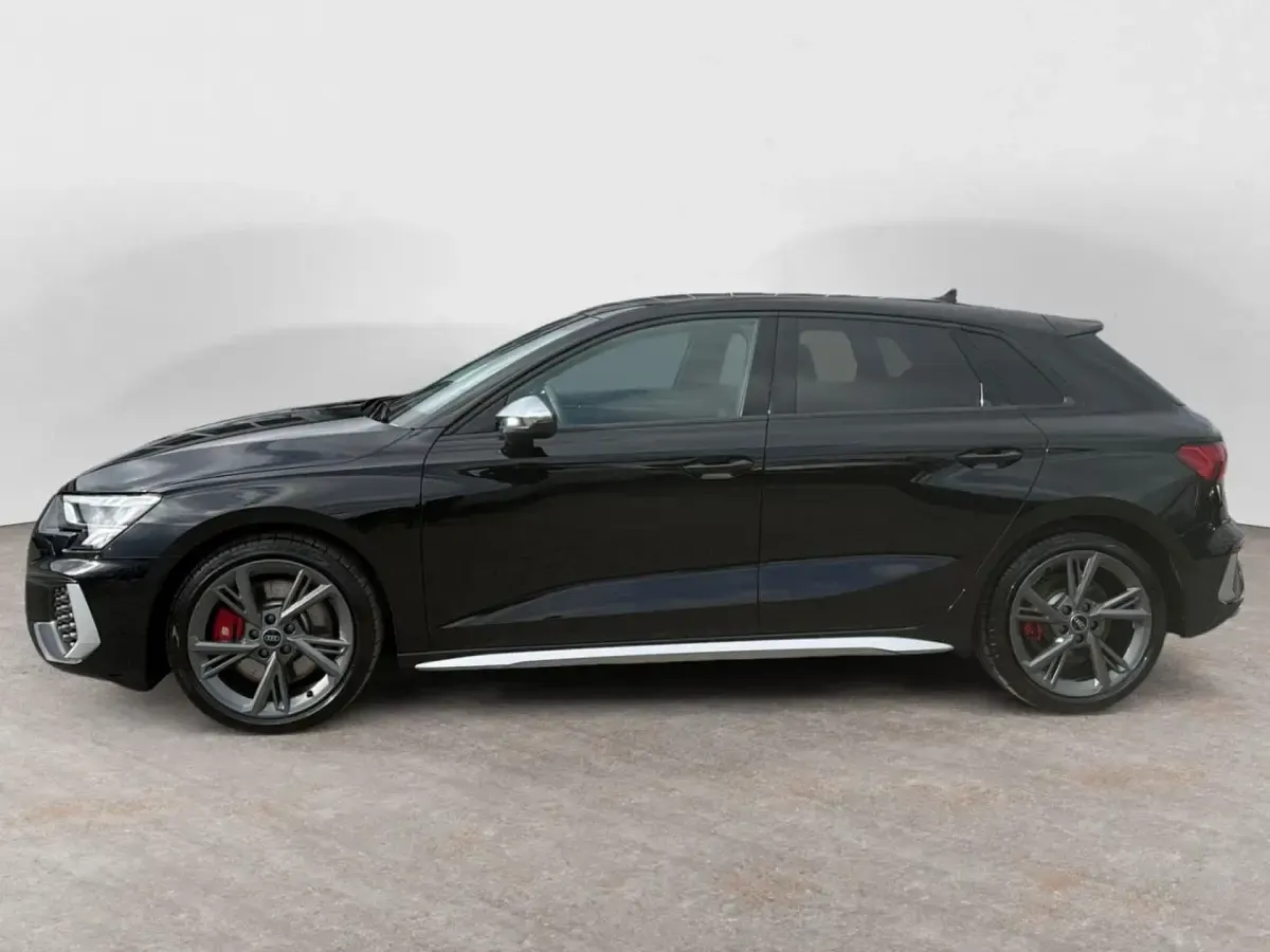 Gebraucht Audi S3 Basis 310 PS (228 kW) 2024 Mythosschwarz metallic Limousine