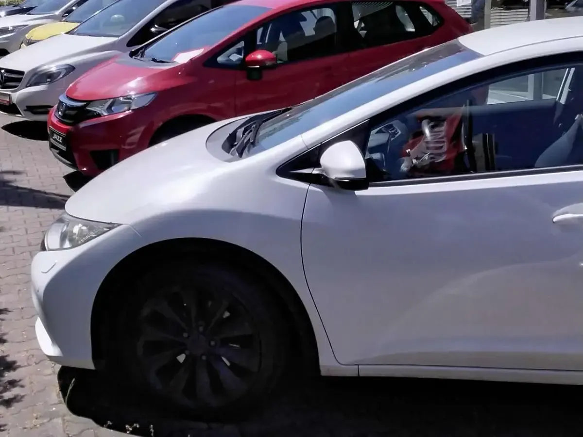 Gebraucht Honda Civic Lifestyle 120 PS (88 kW) 2013 White orchid p. Kleinwagen
