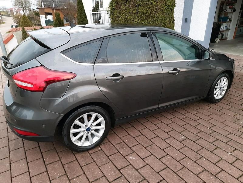 Gebraucht Ford Focus Titanium 150 PS (110 kW) 2025 Grau Limousine