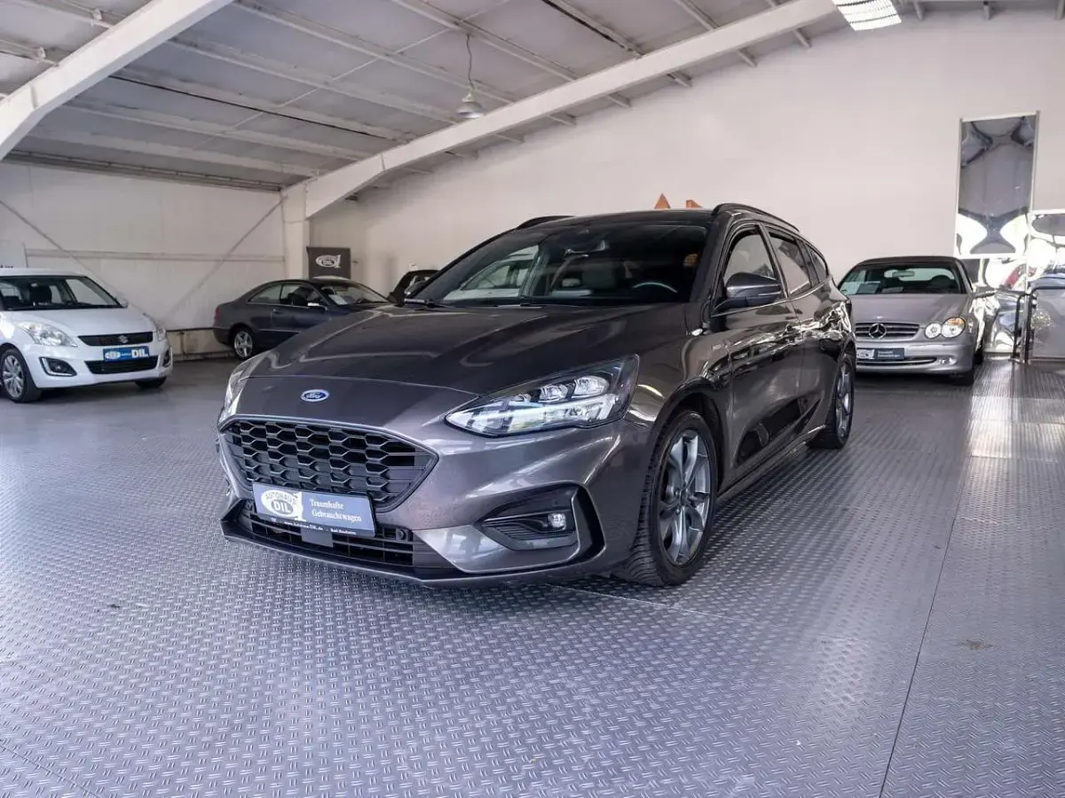 Gebraucht Ford Focus ST-Line 125 PS (91 kW) 2021 Grau Limousine