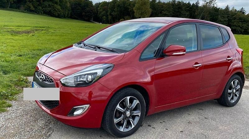 Rot Gebraucht 2017 Hyundai ix20 Van / Kleinbus | 10.400 € (Fairer Preis) - Bild 1/4