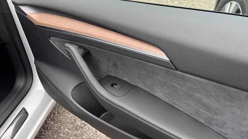 Gebraucht Tesla Model 3 Long Range RWD 366 kW (498 PS) 2024 Weiß Limousine