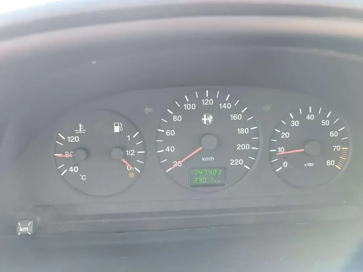 Gebraucht Alfa Romeo 146 120 PS (88 kW) 1998 Schwarz Kleinwagen