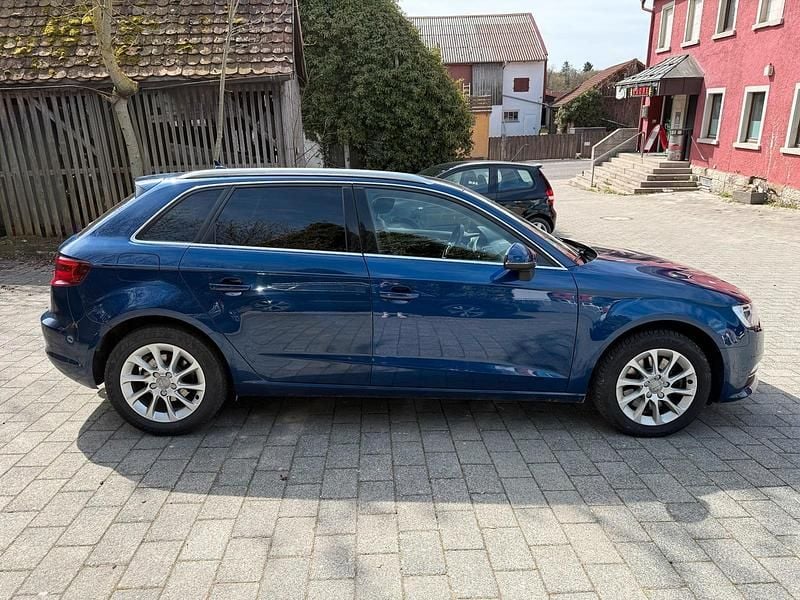 Gebraucht Audi A3 Ambiente 179 PS (131 kW) 2014 Blau Kombi