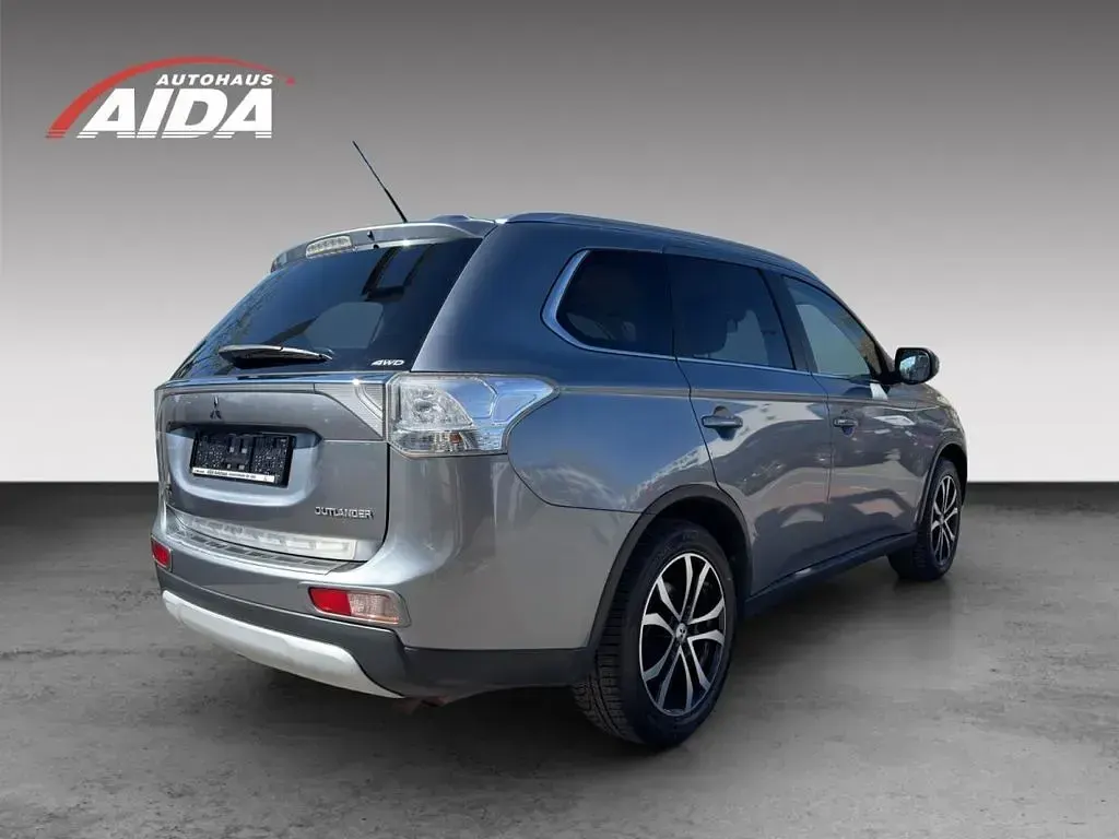 Gebraucht Mitsubishi Outlander Intense 150 PS (110 kW) 2014 Grau SUV