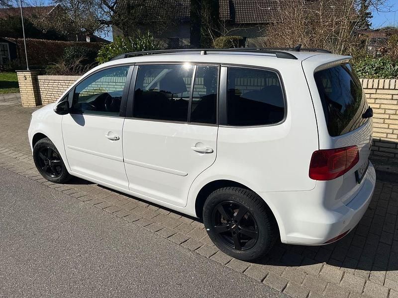 Gebraucht VW Touran Highline 105 PS (77 kW) 2011 Weiß Van / Kleinbus