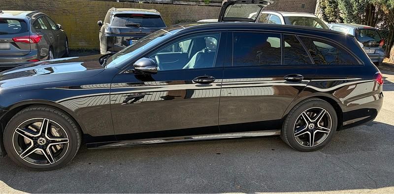 Gebraucht Mercedes E300 AMG line 320 PS (235 kW) 2022 Schwarz Kombi