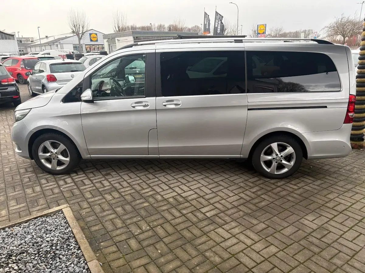 Gebraucht Mercedes V220 Edition 163 PS (119 kW) 2014 Silber Van / Kleinbus