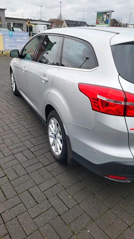 Gebraucht Ford Focus 125 PS (91 kW) 2015 Silber Kombi