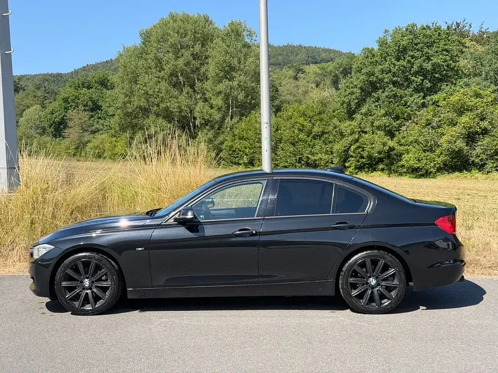 Gebraucht BMW 320 Sport Line 184 PS (135 kW) 2012 Schwarz Limousine