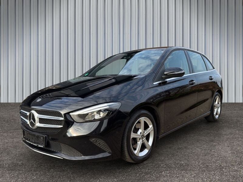Schwarz Gebraucht 2020 Mercedes B200 Van / Kleinbus | 15.900 € (Guter Preis) - Bild 1/4