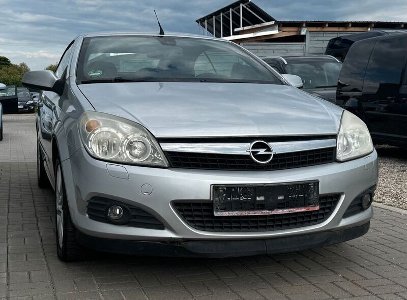 Gebraucht Opel Astra Cosmo 140 PS (102 kW) 2007 Silber Coupé