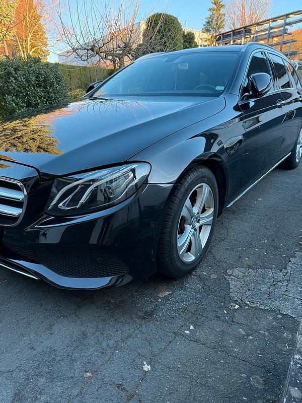 Gebraucht Mercedes E220 194 PS (142 kW) 2016 Schwarz Kombi