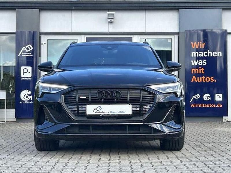 Brillantschwarz Gebraucht 2022 Audi e-tron S-Line SUV | 29.950 € (Guter Preis) - Bild 1/4