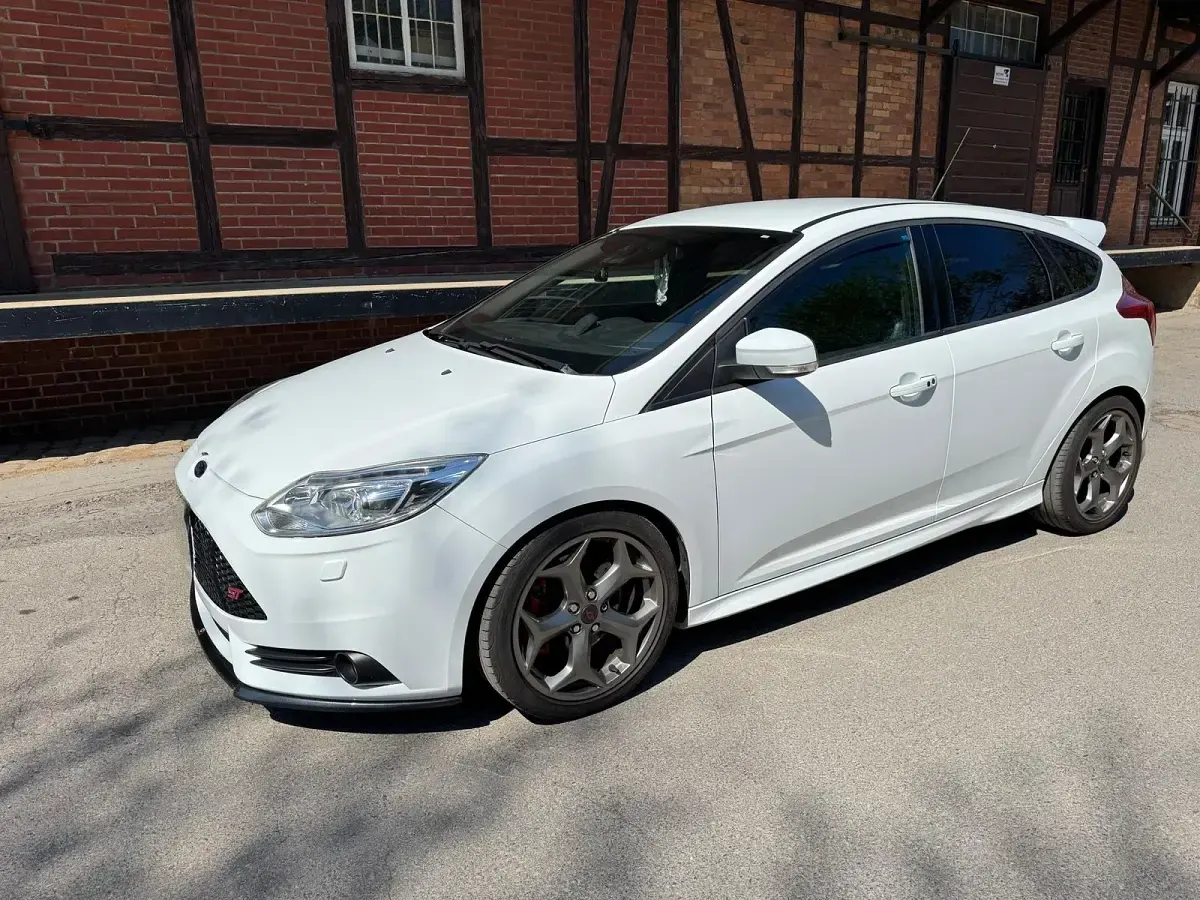Second-hand Ford Focus ST 250 CP (183 kW) 2012 Alb Berlinǎ