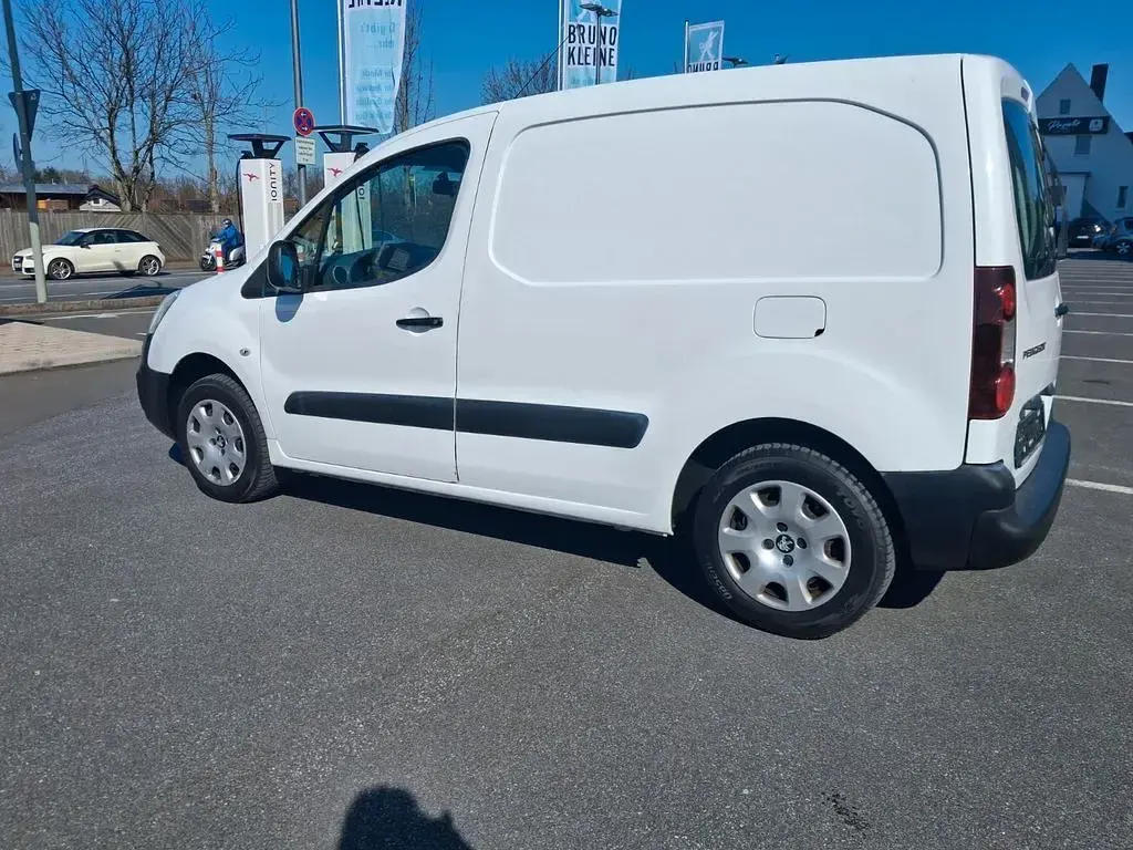 Gebraucht Peugeot Partner 101 PS (74 kW) 2015 Weiß Van / Kleinbus