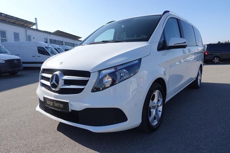Weiß Gebraucht 2023 Mercedes V220 Edition Van / Kleinbus | 49.380 € (Guter Preis) - Bild 1/4