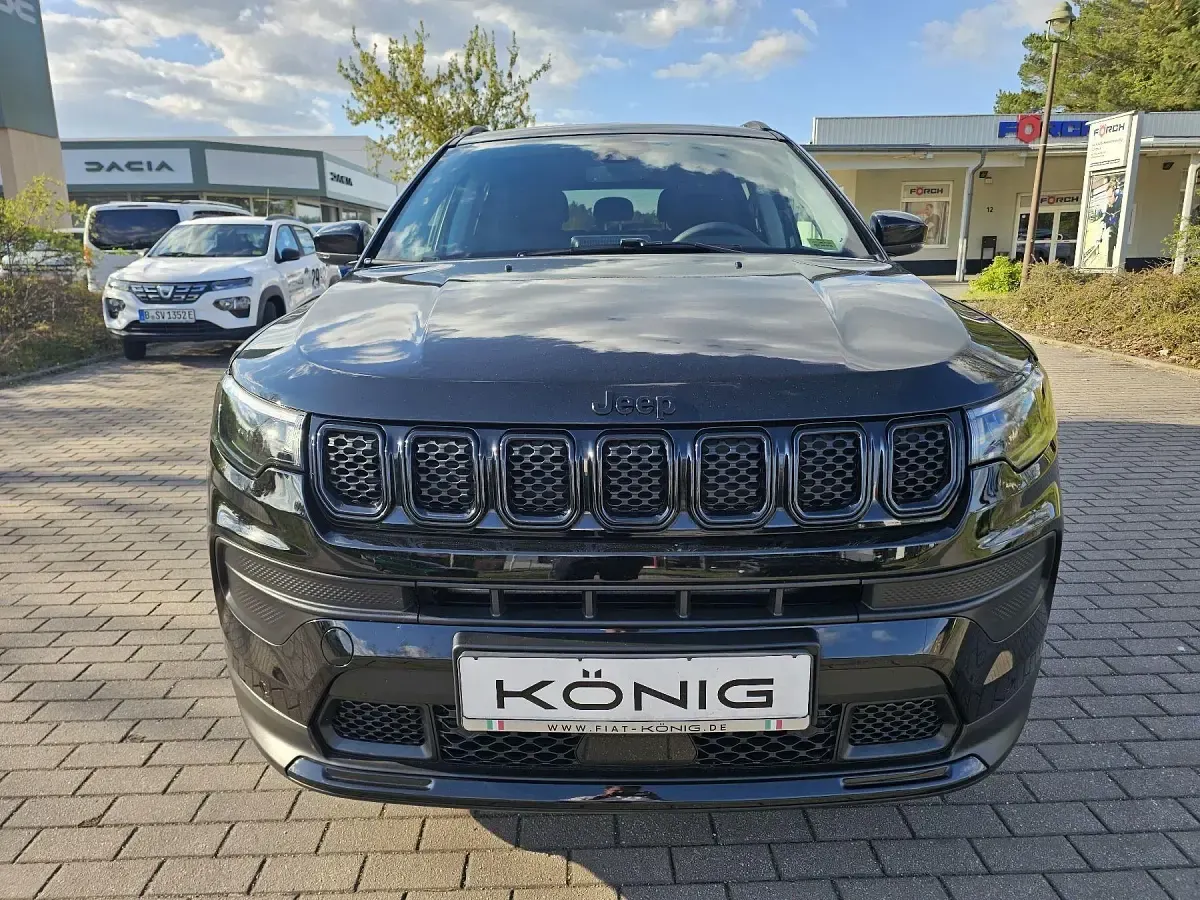 Usado Jeep Compass Night Eagle 131 HP (96 kW) 2022 Preto SUV