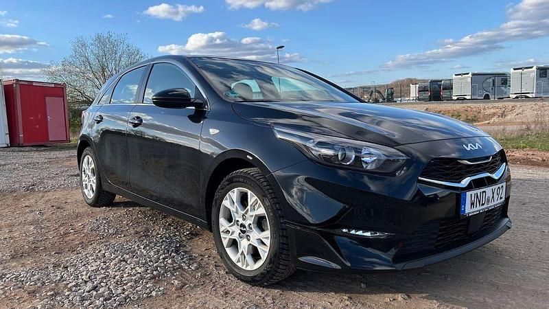 Gebraucht Kia Ceed Vision 160 PS (117 kW) 2023 Schwarz Kleinwagen