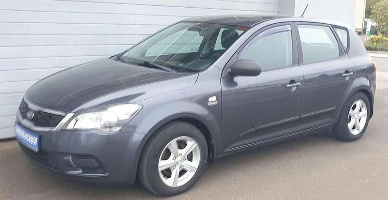 Gebraucht Kia Ceed GT Comfort 109 PS (80 kW) 2011 Gomeragrau met. Kleinwagen
