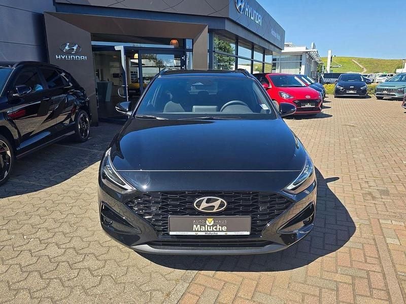 Neu Hyundai i30 Advantage 140 PS (102 kW) 2025 Abyss black / mic Kombi