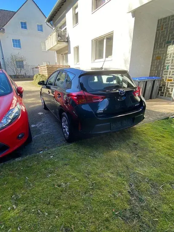 Gebraucht Toyota Auris Edition 99 PS (72 kW) 2011 Schwarz Kleinwagen