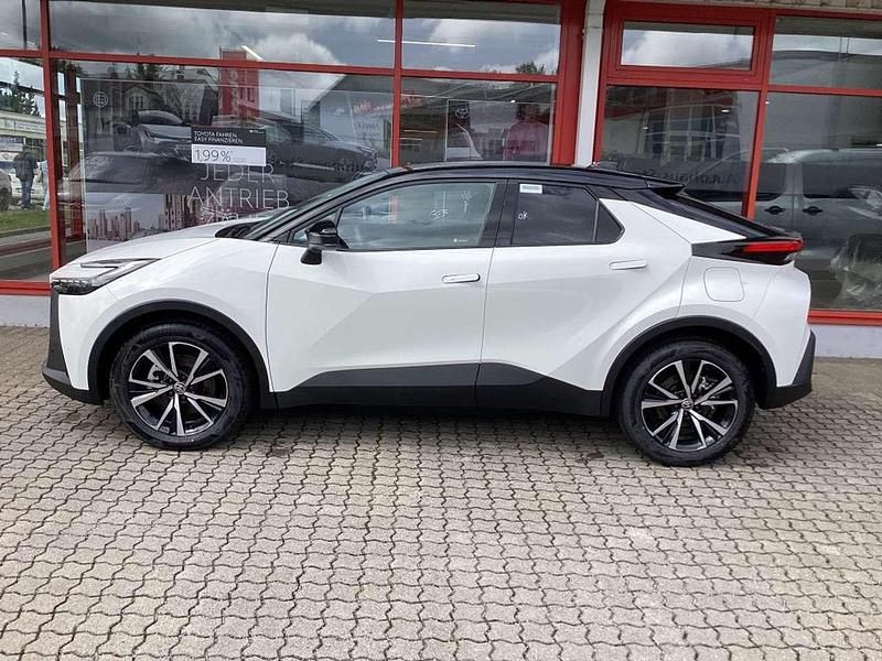 Neu Toyota C-HR 197 PS (144 kW) 2025 Platinumweiss perleffekt/schwa SUV