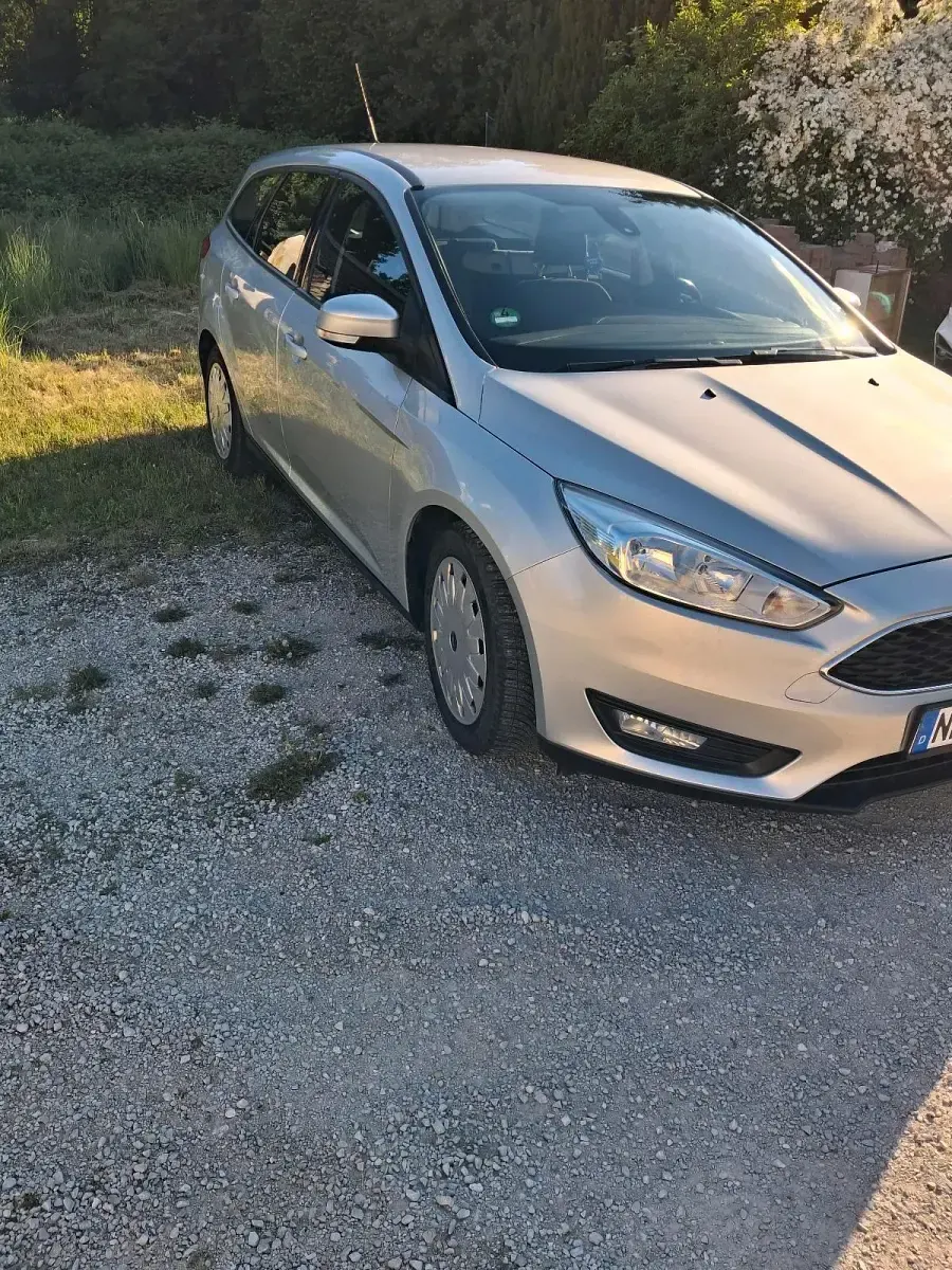 Gebraucht Ford Focus 105 PS (77 kW) 2016 Silber Kombi