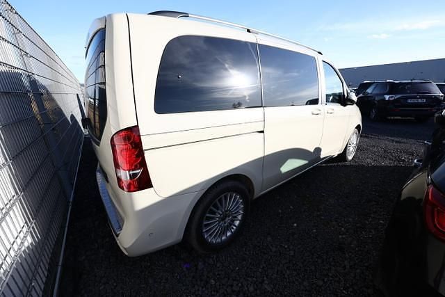 Gebraucht Mercedes V220 163 PS (119 kW) 2021 Kieselgrau kieselgrau Van / Kleinbus