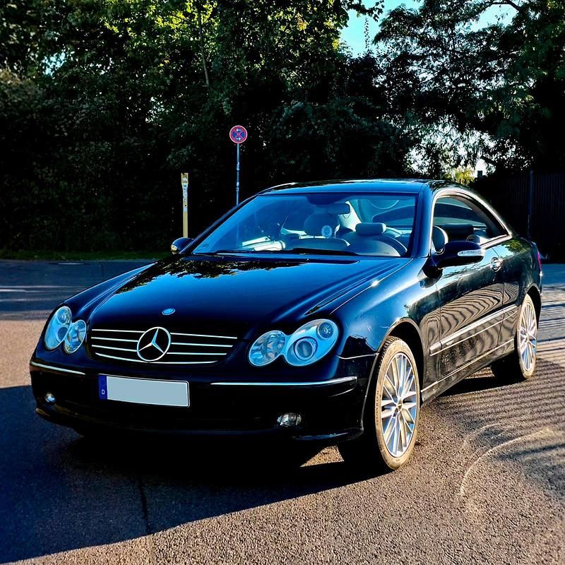 Schwarz Gebraucht 2004 Mercedes CLK240 Avantgarde Coupé | 5.209 € (Teuer) - Bild 1/4