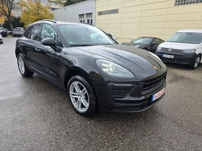 Schwarz Gebraucht 2022 Porsche Macan SUV | 54.999 € (Superpreis) - Bild 1/4