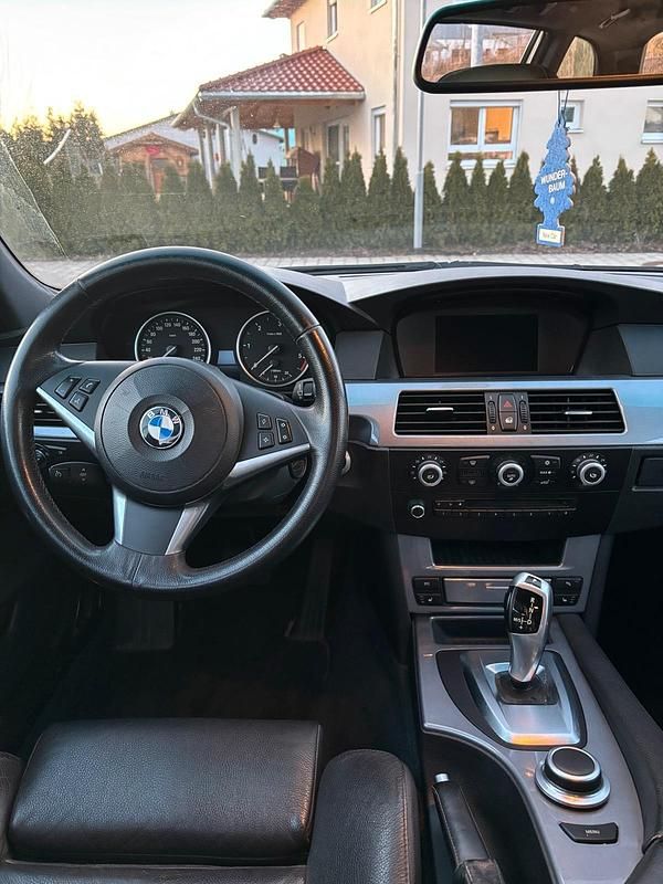Gebraucht BMW 525 197 PS (144 kW) 2008 Grau Kombi