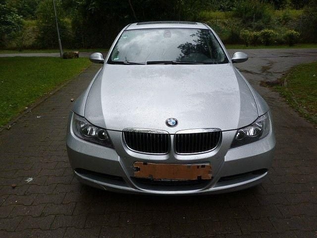 Silber Gebraucht 2006 BMW 320 Limousine | 6.300 € (Teuer) - Bild 1/4