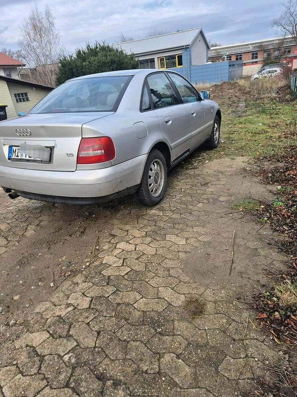 Silber Gebraucht 2000 Audi A4 Limousine | 850 € (Superpreis) - Bild 1/4