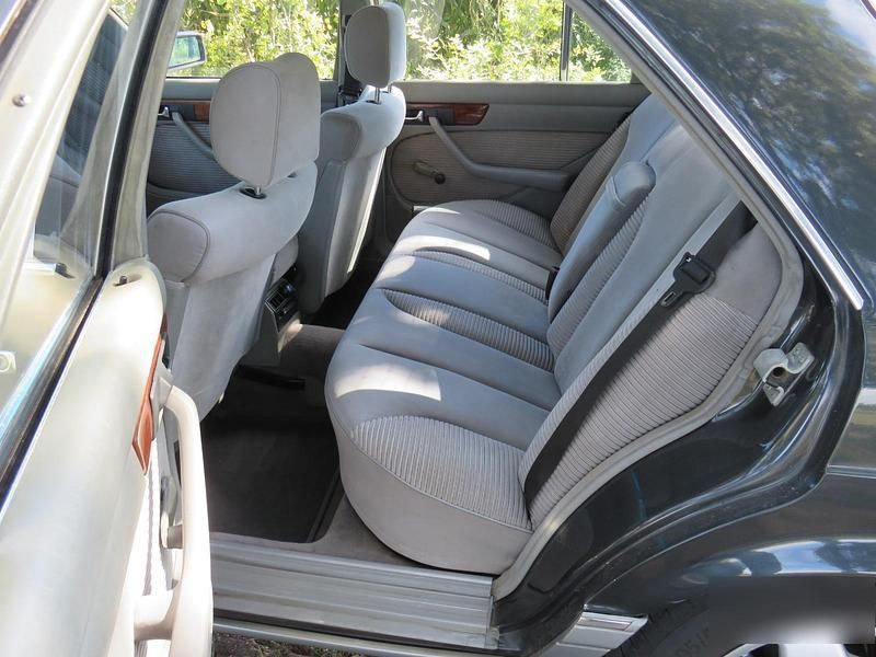 Gebraucht Mercedes E500 252 PS (185 kW) 1988 Blau Limousine