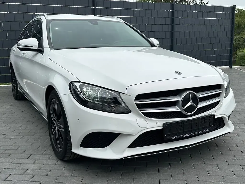 Gebraucht Mercedes C300 Avantgarde 258 PS (189 kW) 2019 Weiß Limousine