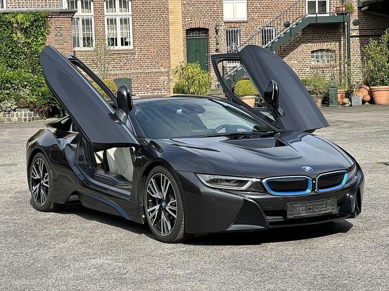 Grau Gebraucht 2014 BMW i8 Pure Impulse Coupé | 59.790 € (Etwas zu teuer) - Bild 1/4
