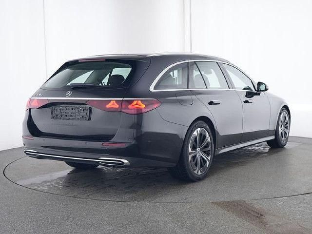 Schwarz Gebraucht 2024 Mercedes E220 Avantgarde Limousine | 42.490 € (Fairer Preis) - Bild 1/4