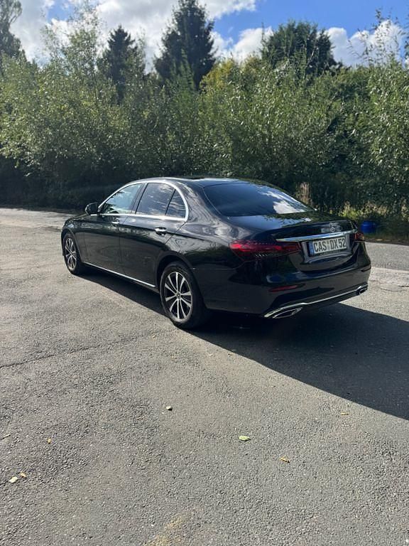 Gebraucht Mercedes E220 Exclusive 194 PS (142 kW) 2021 Schwarz Limousine