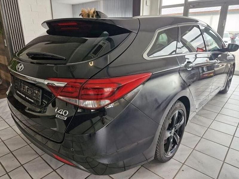 Gebraucht Hyundai i40 141 PS (103 kW) 2017 Schwarz Kombi