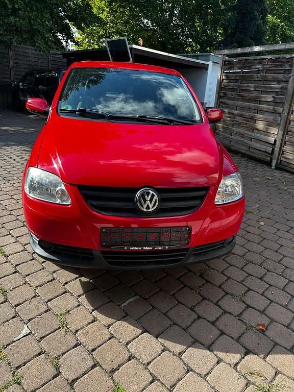 Rot Gebraucht 2007 VW Fox Kleinwagen | 2.400 € (Fairer Preis) - Bild 1/4