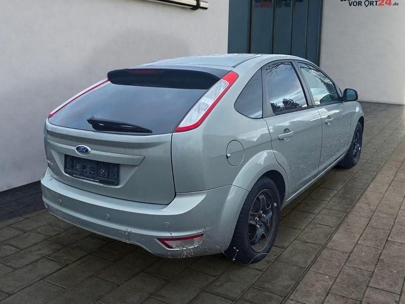 Gebraucht Ford Focus Style 116 PS (85 kW) 2010 Silber Limousine