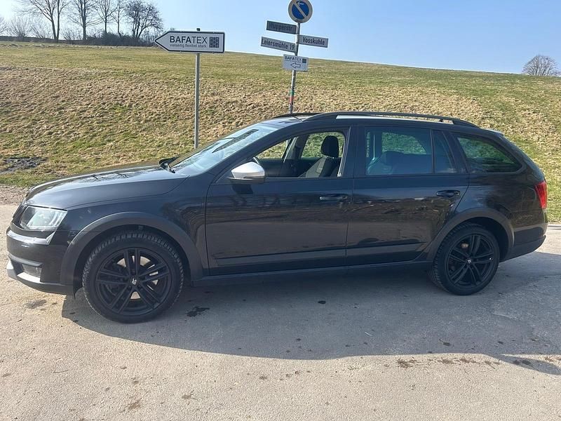 Gebraucht Skoda Octavia 184 PS (135 kW) 2015 Schwarz Kleinwagen