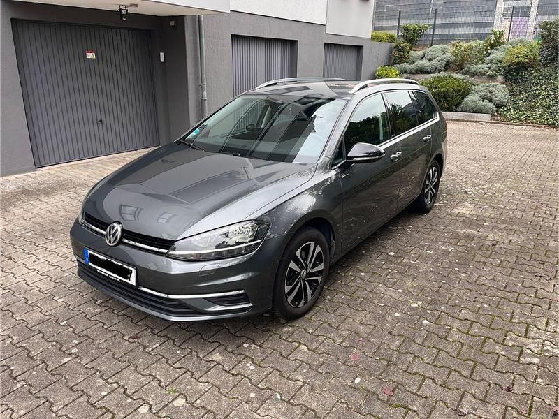 Grau Gebraucht 2019 VW Golf VII Comfortline Kombi | 14.500 € (Fairer Preis) - Bild 1/4
