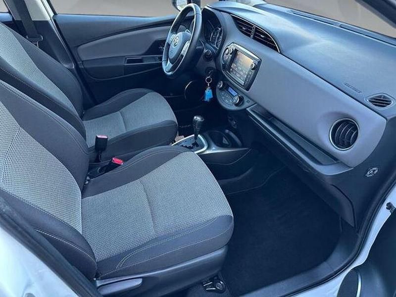 Gebraucht Toyota Yaris Hybrid 101 PS (74 kW) 2017 Weiß Kleinwagen