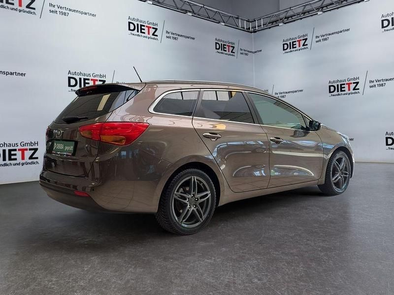 Gebraucht Kia Ceed Sportswagon Vision 99 PS (72 kW) 2013 Sandbeige Kombi